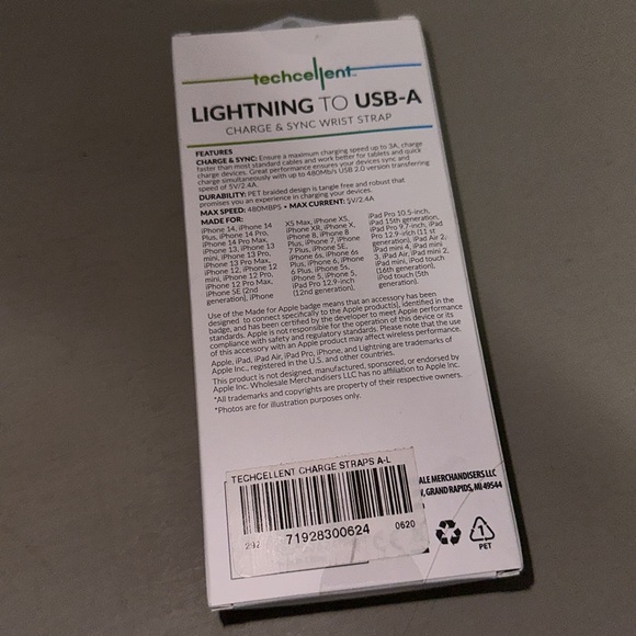 techcellent Bundle -Magnetic Wallet Stand-Charge & Sync Wrist Strap-Cable Reel - Picture 3 of 7